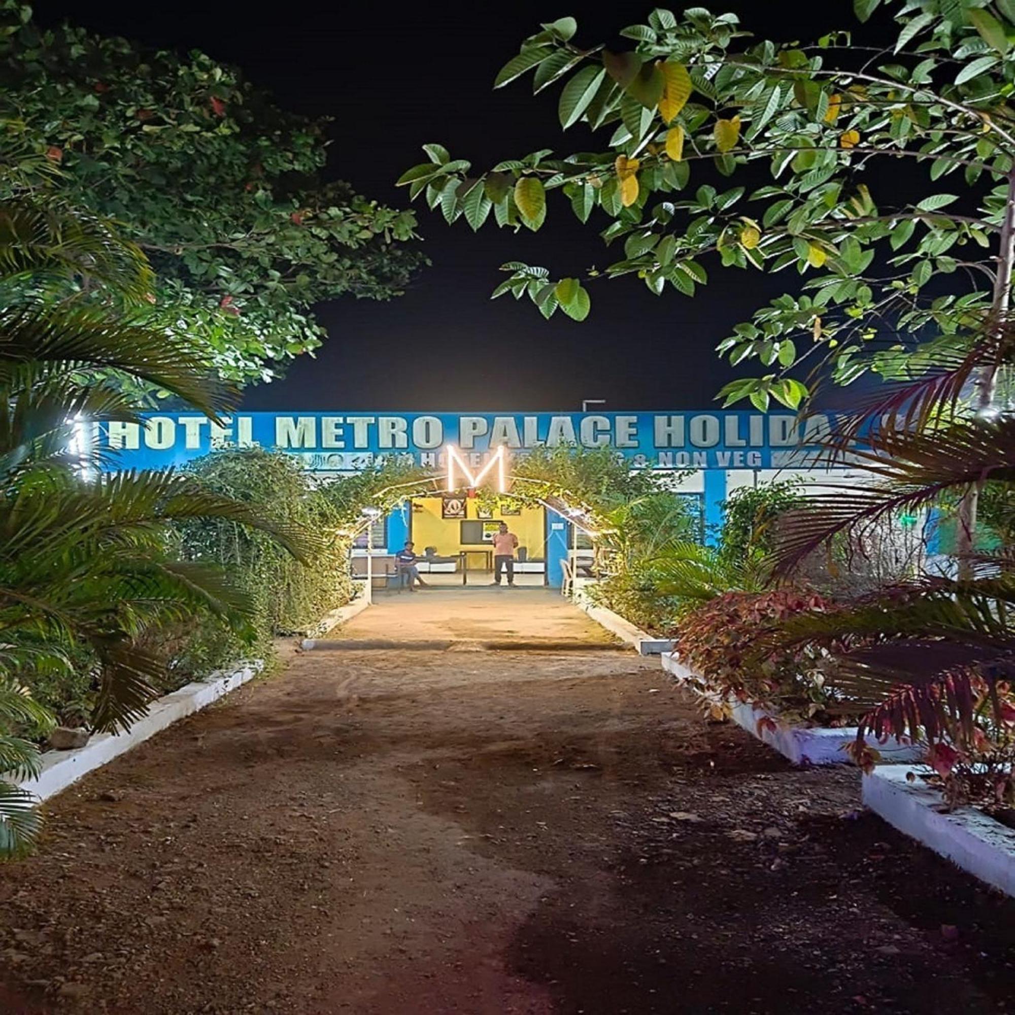 Hotel Metro Palace Resort 카르자트 외부 사진
